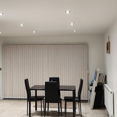 44 Beyers Close Манчестер Екстер'єр фото